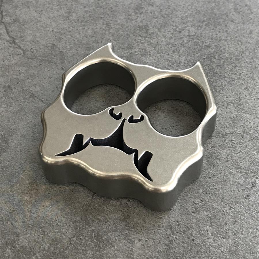 Dog Head Titanium Backpack Tool Two-hole Outdoor EDC Keychain Easy Carry