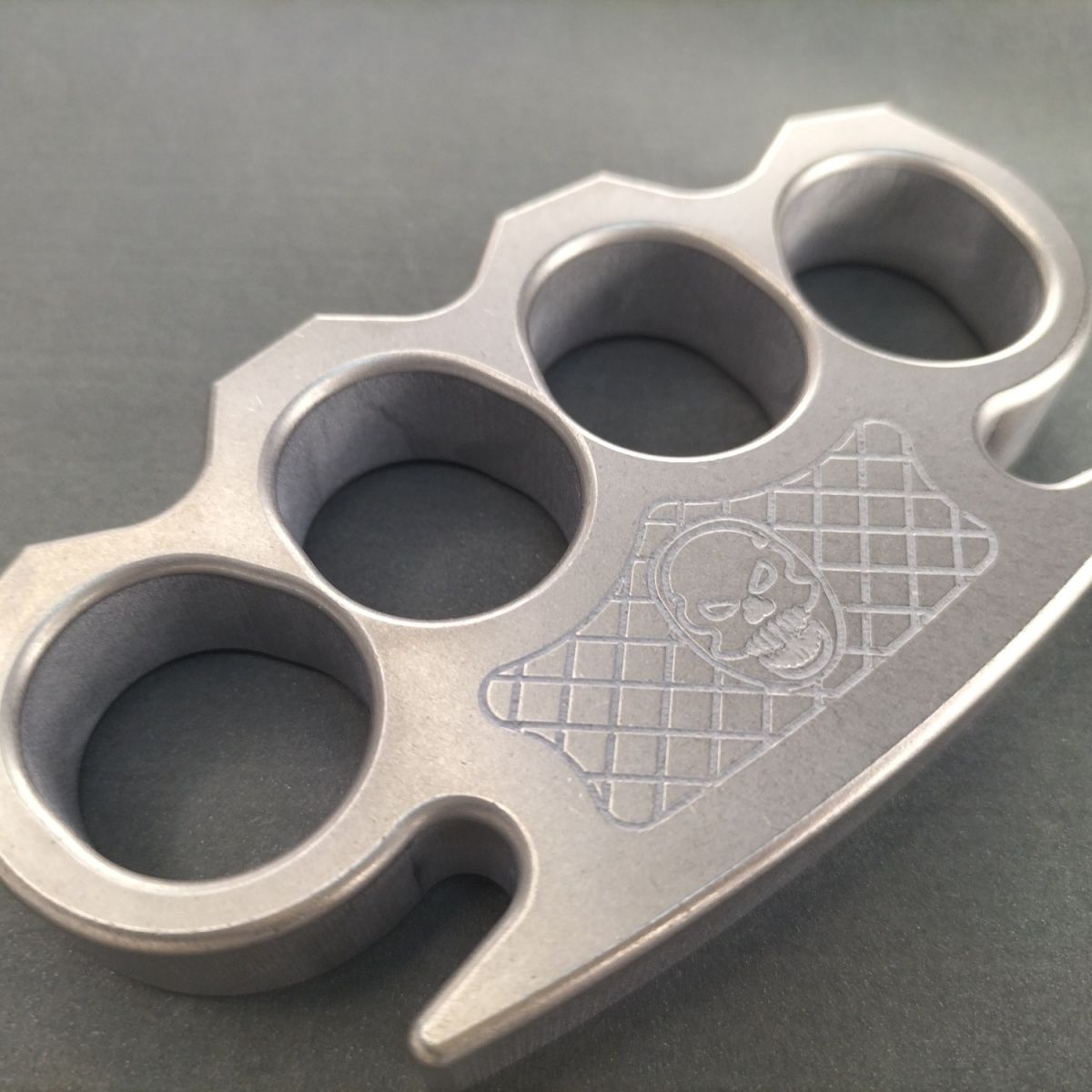 Precision Stainless Steel Large Hole Wave Small Skull Shape EDC Tool