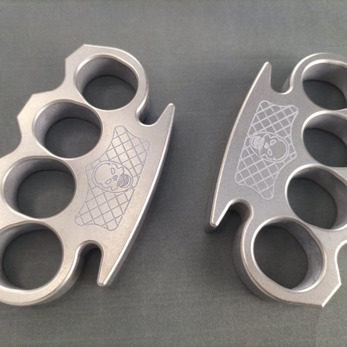 Precision Stainless Steel Large Hole Wave Small Skull Shape EDC Tool