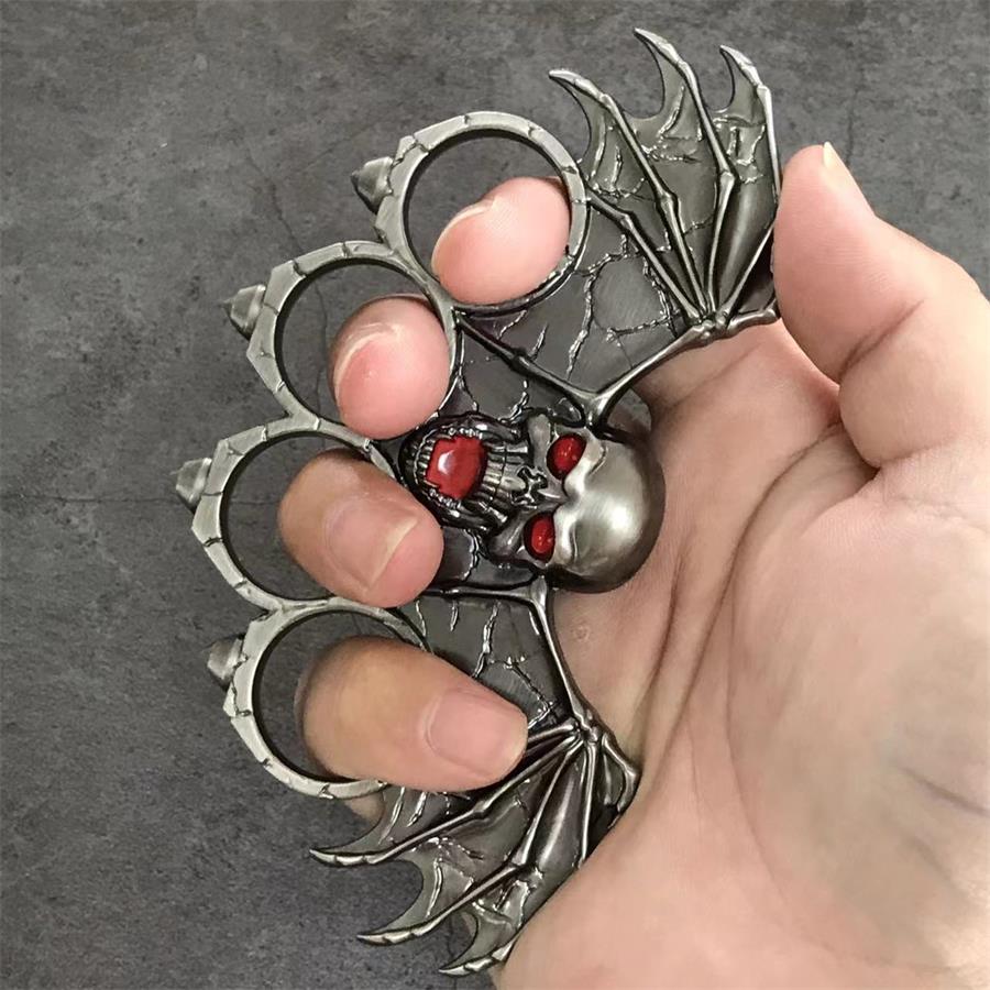 Bat Shape Zinc Alloy Creative Four-hole Weighted Outdoor Tool