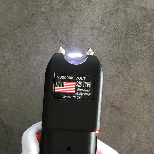 Close-up of 980000K 928 device top with LED arc between gold electrodes