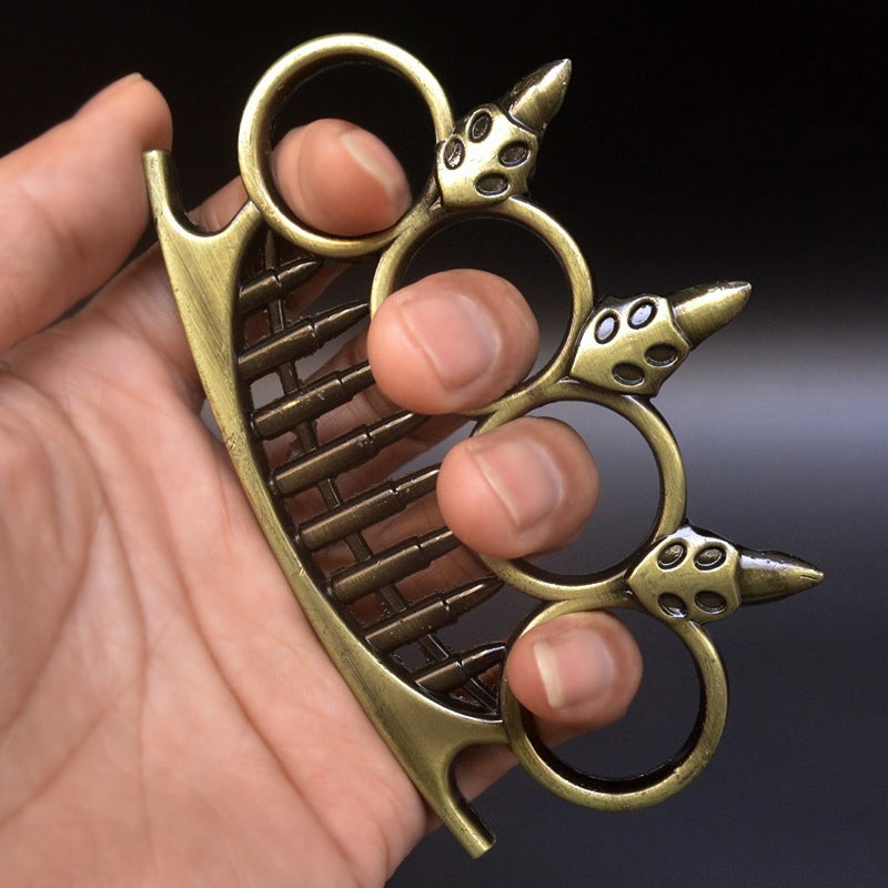 Zinc Alloy Four-finger Fence with Smile Shape Outdoor Tool