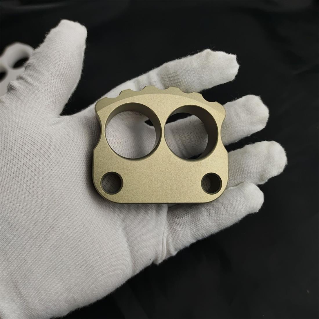 Thickened Two-hole Aluminum Mini Skull Portable EDC Tool