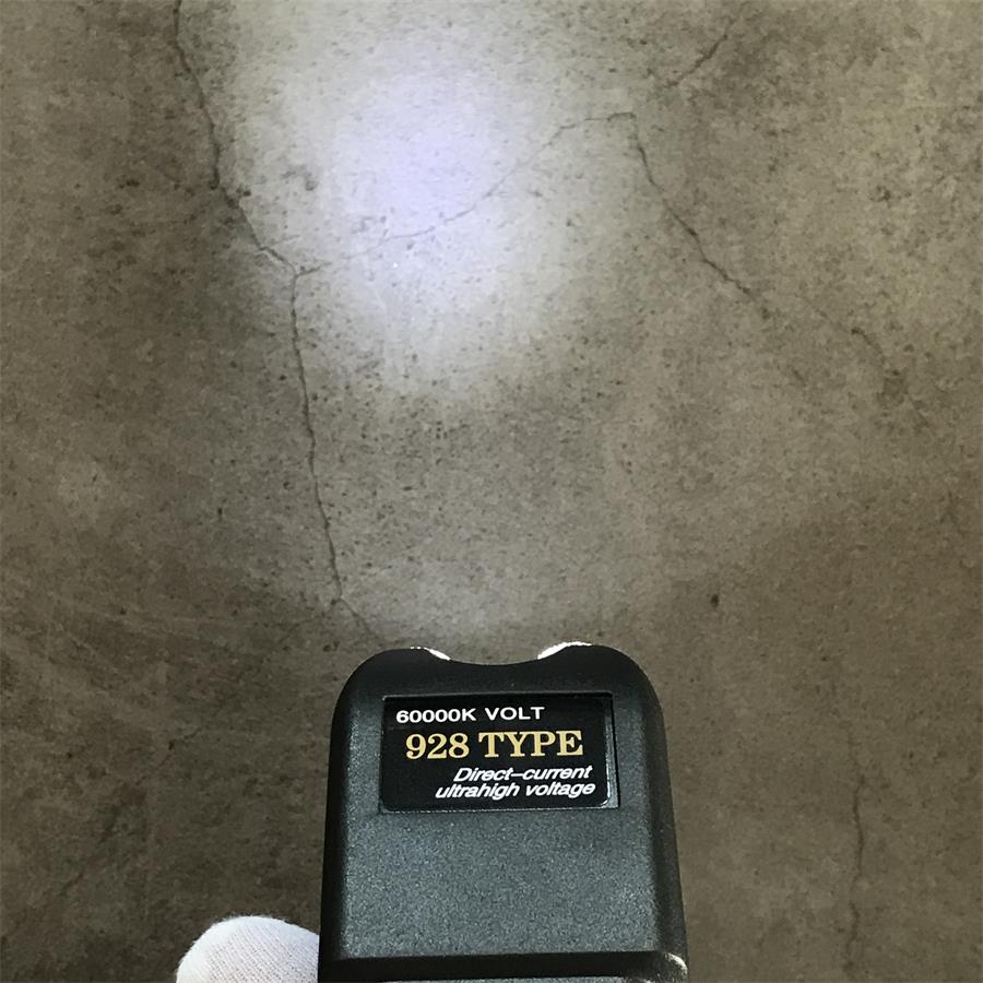 60000K 928 device top with LED beam shining upward on concrete