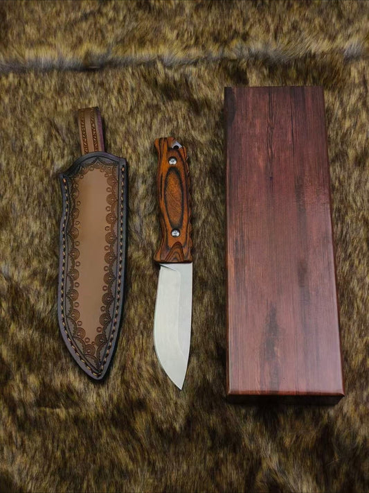 BM15002 Red Wooden Handle N690 Steel Outdoor Knife