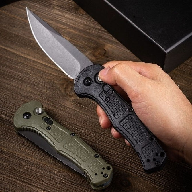 BM9070 folding knife hand grip