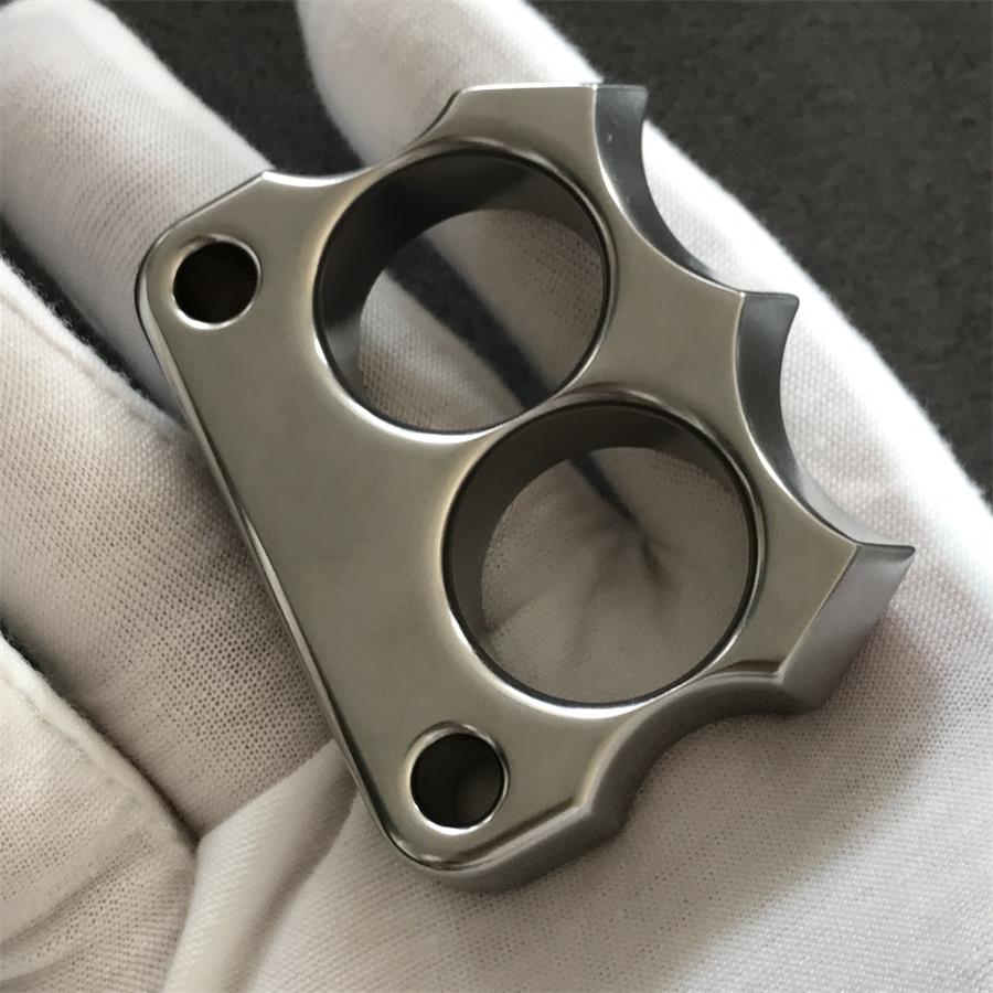Held Mini 316 Steel Alien Knuckle Duster gloved