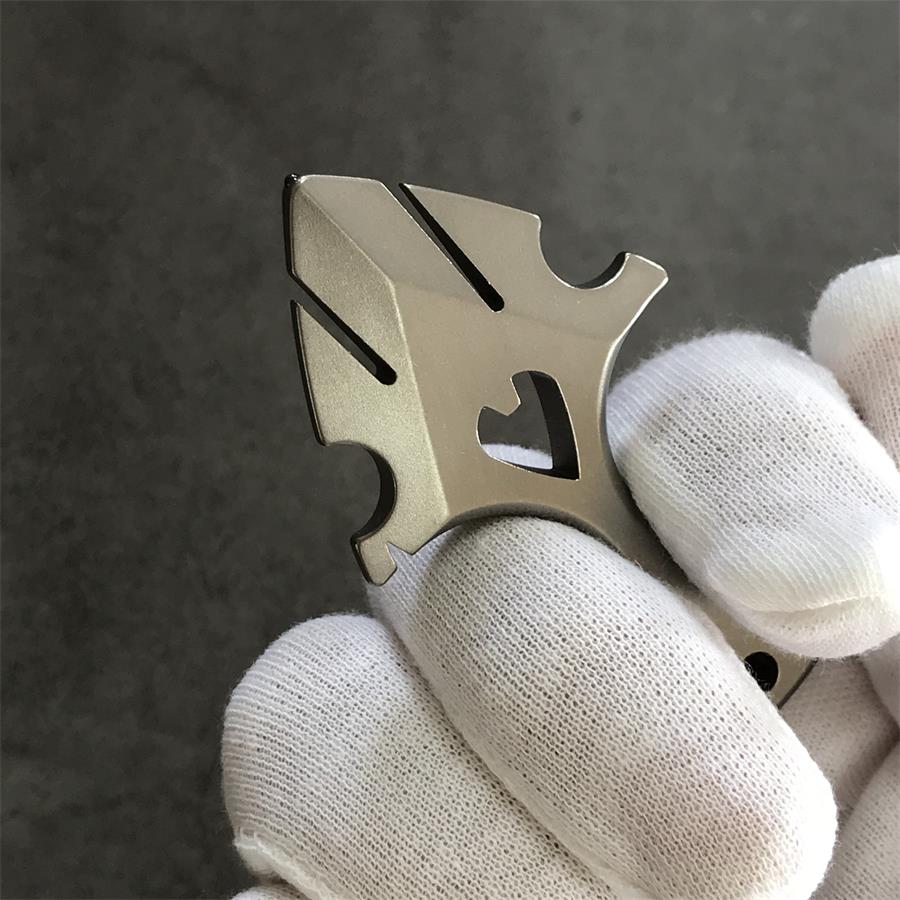 Fingers holding TC21 titanium knuckle duster side