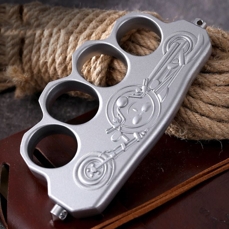 Brown glove holds outdoor zinc alloy knuckle duster