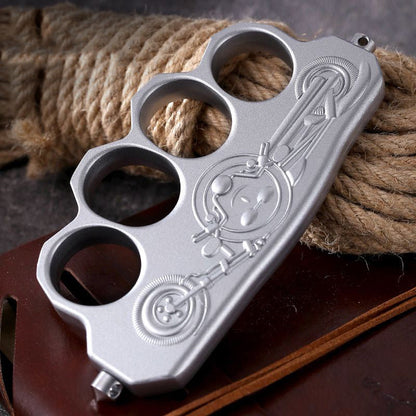 Brown glove holds outdoor zinc alloy knuckle duster
