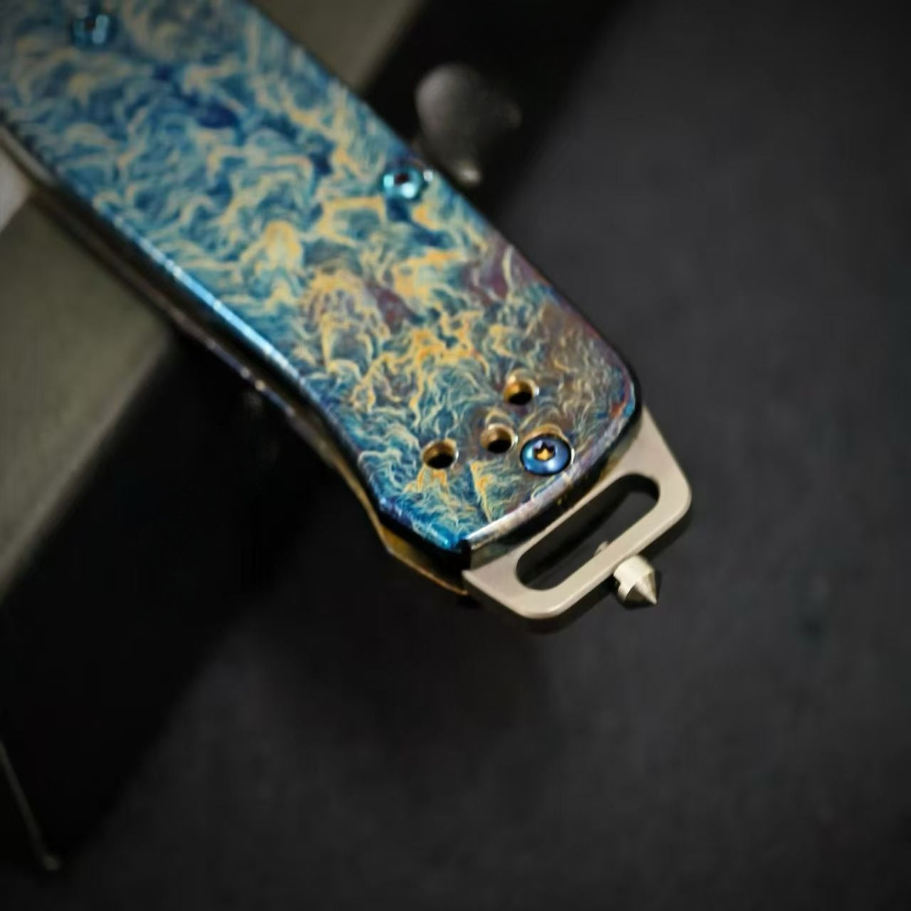 BM537BK Titanium Alloy Lightning Pattern Outdoor Folding Knife