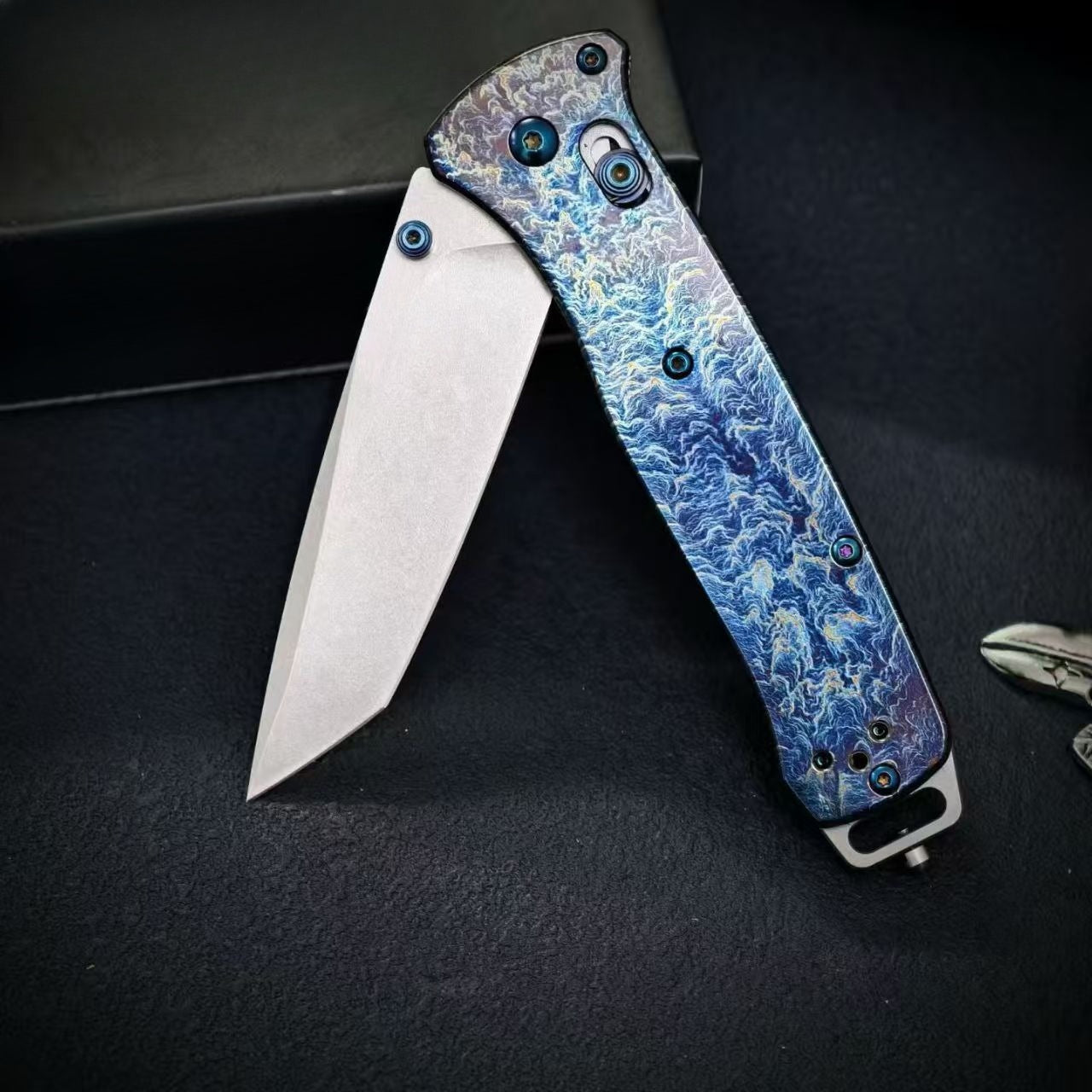 BM537BK Titanium Alloy Lightning Pattern Outdoor Folding Knife
