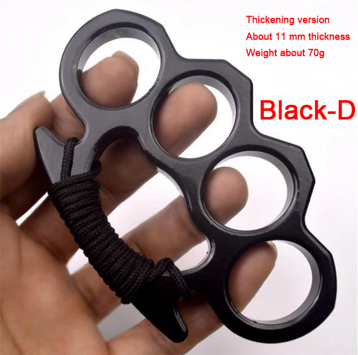 Black-D aluminum knuckle duster held in hand with thickening version and 70 g text overlay