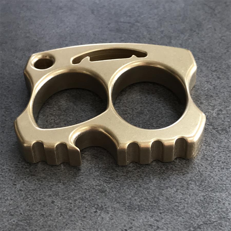 Brass knuckle top view with curved slot and segmented bottom teeth