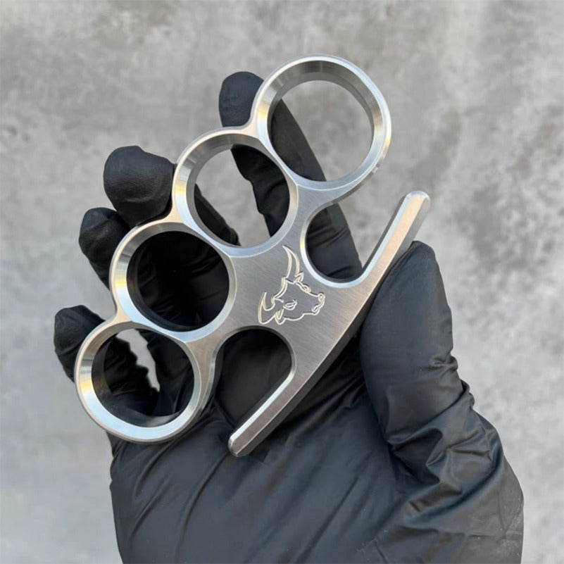 Black-gloved fingers wrap around the 304 stainless steel classic knuckle duster in a secure hold.