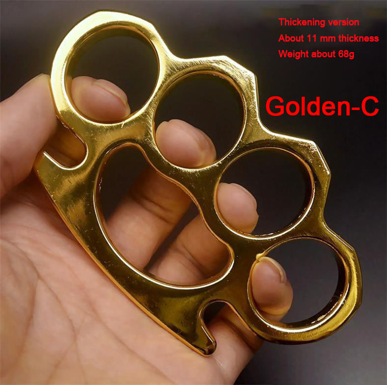 Golden-C aluminum knuckle duster held in hand with thickening version and 68 g text overlay