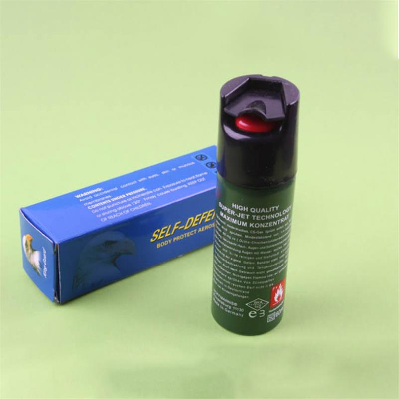 Back of the green pepper spray can showing the German label text and maximum concentrate marking, standing upright