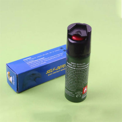 Back of the green pepper spray can showing the German label text and maximum concentrate marking, standing upright