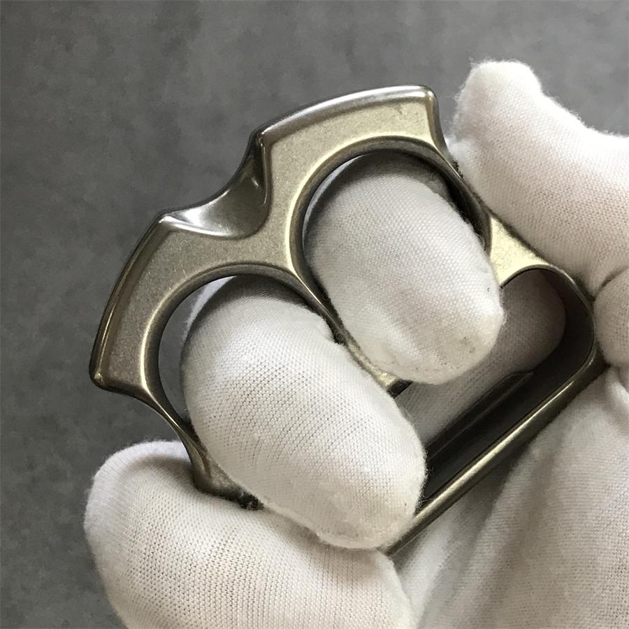 Titanium duster worn on gloved fingers with twin-peak edge up